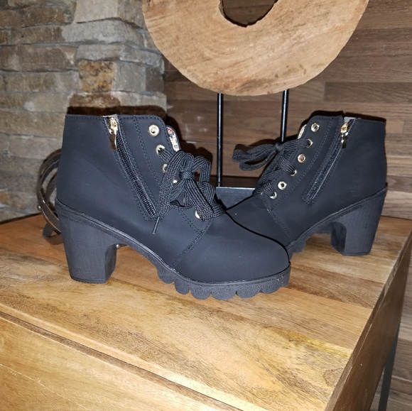 KingsTrend Shoes - NWT Womens Ankle "Martin" Zipper Buckle Booties